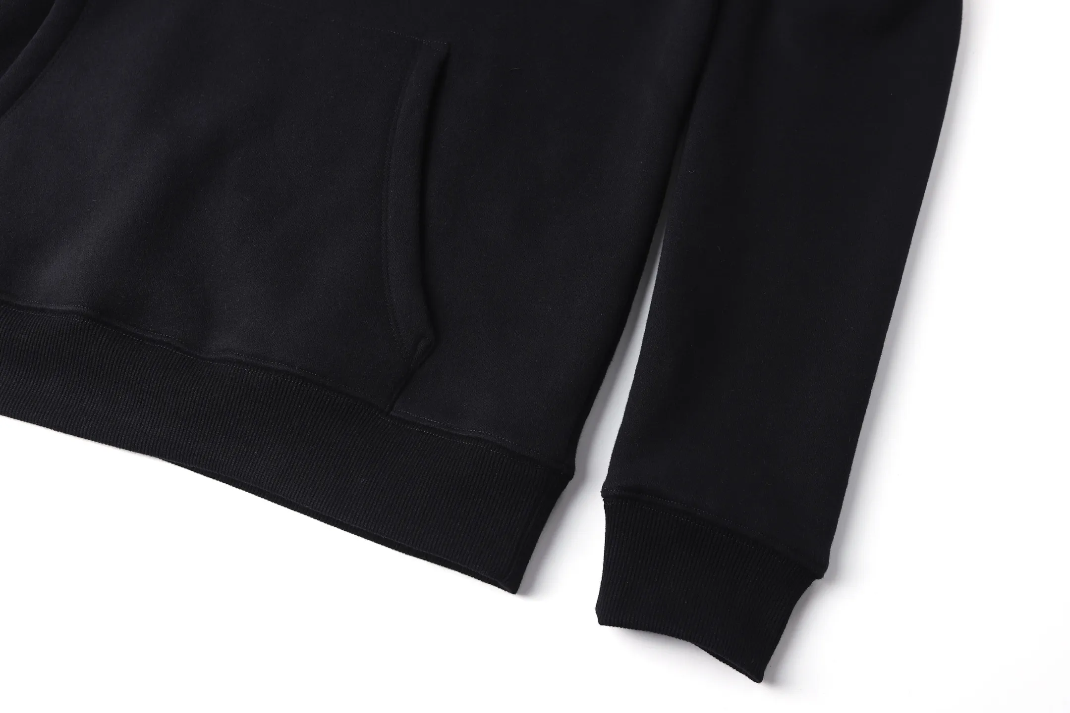 P410 SAINT LAURENT Yves Saint Laurent LOGO printed hooded sweatshirt ●Authentic 4239 purchase and development ●350 grams of combed cotton pearl fleece ●420 grams of trendy brand ribs ●100% cotton bundle cloth ●Fabrics fermentation wash ●Flock printing ●Customized 1:1 hat rope ●Customized 1:1 hanging clock ●Customized 1:1 trademark ●Fit version ●Size: S M L XL ●Style number: 2016/3B#10